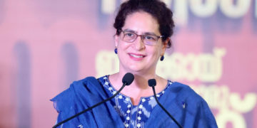 وزیراعظم مودی ملک کی پوری دولت چار یا پانچ امیروں کو دے رہے ہیں: پرینکا گاندھی