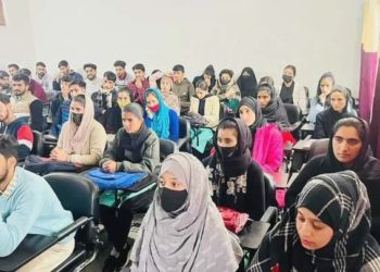 دو وقت کی روٹی کیلئے جتن کر رہی نوجوان نسل