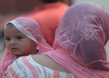 ملک کے مختلف حصوں میں لوگ چلچلاتی گرمی سے پریشان، وزارت صحت نے جاری کیں ہدایات