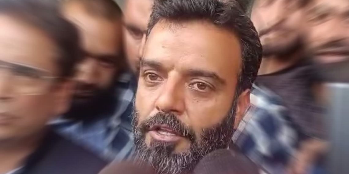 سرینگر سے روح اللہ مہدی فاتح، مداحوں میں خوشی