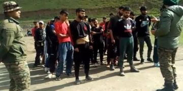 فوج نے وادی گریز میں بے روزگاری سے نمٹنے کے لیے پورٹر بھرتی ریلی کا اہتمام کیا