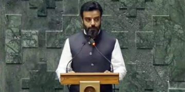 ’بہء، آغا سید روح اللہ مہدی۔۔۔‘ نو منتخب رکن پارلیمنٹ کا کشمیری زبان میں حلف