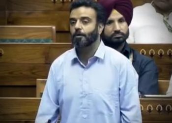 دفعہ 370 کے تذکرے پر آغا روح اللہ کو پارلیمنٹ کے ’آداب‘ سکھائے گئے