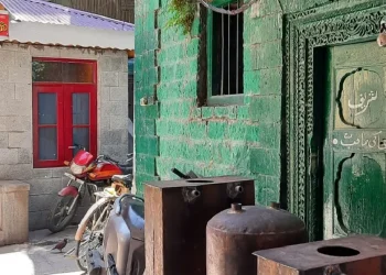مسجد ومندر کا مشترکہ راستہ  جو ہم آہنگی تک لےجاتا ہے