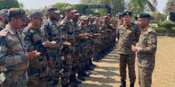 کور کمانڈر نے اوڑی میں اگلی چوکیوں کا دورہ کیا