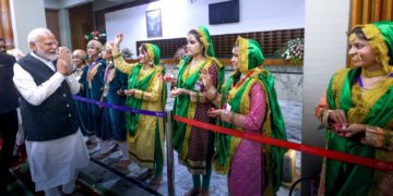 کشمیر اور دہلی کے درمیان فاصلوں کو مٹانے کی خاطر پل کا کردا ر ادا کروں گا :وزیر اعظم نریندر مودی