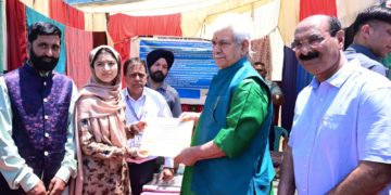 دھان کی کاشت جموں و کشمیر کی معیشت میں ریڑھ کی ہڈی کی حیثیت رکھتی ہے۔ لیفٹیننٹ گورنر