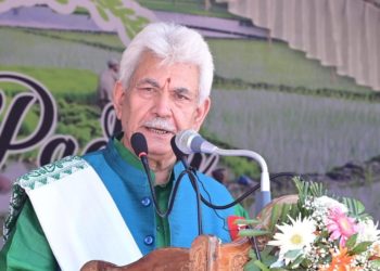 جموں و کشمیر کی سرزمین سے دہشت گردی، اس کے حامیوں کو جڑ سے اکھاڑ پھینکنے تک آرام نہیں کریں گے:منوج سنہا