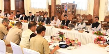 لفٹینٹ گورنر نے کشمیر ڈویژن کے ڈی سیز ، ایس ایس پیز کے ساتھ سیکورٹی صورتحال اور مختلف ترقیاتی منصوبوں کا جائیزہ لیا