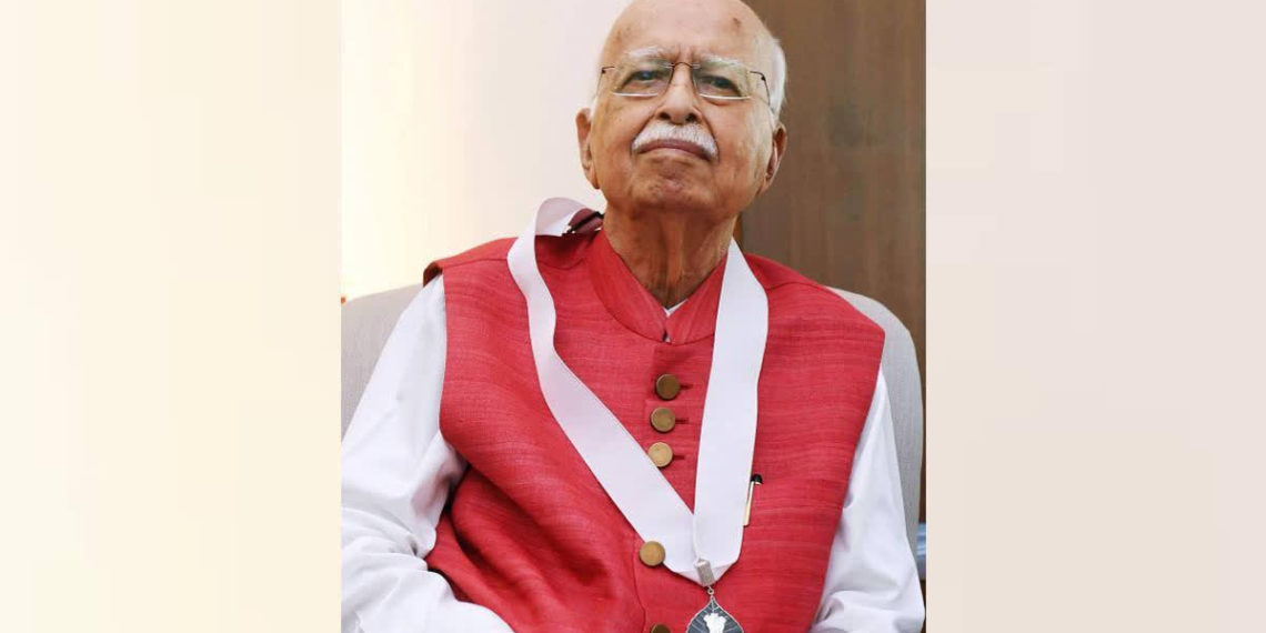 بی جے پی کے سینئر لیڈر ایل کے اڈوانی کو دہلی کے ایمس میں داخل کرایا گیا