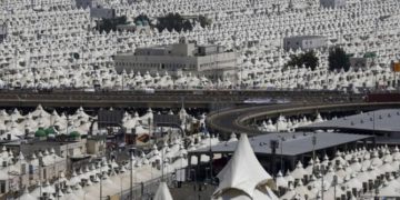 مناسک حج کا آغاز شروع، لاکھوں عازمین منیٰ روانہ