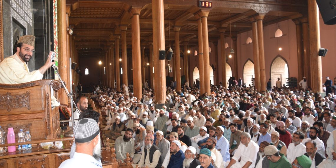 میرواعظ نے جامع مسجد کے منبر سے کشمیری پنڈتوں کو واپس لوٹنے کی اپیل کی