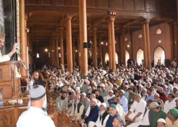 میرواعظ نے جامع مسجد کے منبر سے کشمیری پنڈتوں کو واپس لوٹنے کی اپیل کی