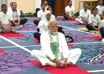 مودی نے سری نگر میں بین الاقوامی یوگا ڈے پر منعقدہ پروگرام کی قیادت کی