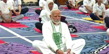 مودی نے سری نگر میں بین الاقوامی یوگا ڈے پر منعقدہ پروگرام کی قیادت کی