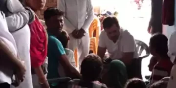 راہل گاندھی بھگدڑ سے متاثرہ خاندانوں سے ملنے علی گڑھ پہنچے