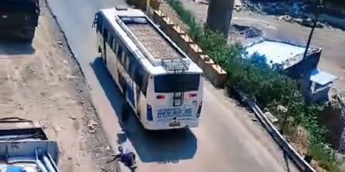 یاتریوں کو لے جا رہی ’غیر رجسٹرڈ‘ بس کی بریک فیل، یاتریوں کو آئی معمولی چوٹیں