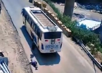 یاتریوں کو لے جا رہی ’غیر رجسٹرڈ‘ بس کی بریک فیل، یاتریوں کو آئی معمولی چوٹیں