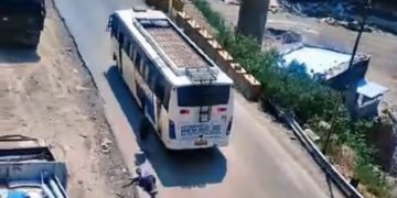 یاتریوں کو لے جا رہی ’غیر رجسٹرڈ‘ بس کی بریک فیل، یاتریوں کو آئی معمولی چوٹیں