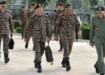 آرمی چیف نے کیا لائن آف کنٹرول کا دورہ