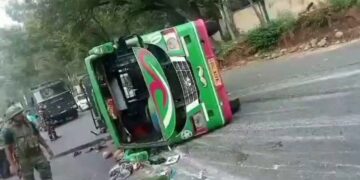جموں، منی بس الٹنے سے 30مسافر زخمی