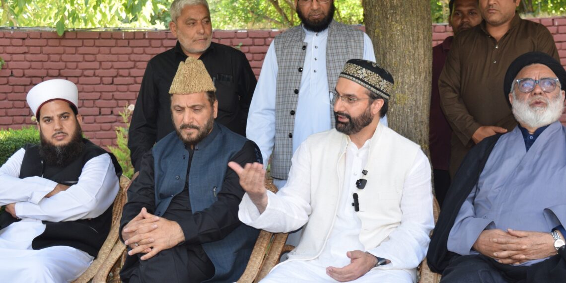شرانگیزی، مسلکی منافرت اور ایک دوسرے کے عقائد کی تضحیک و توہین کو کسی بھی صورت میں برداشت نہیں کیا جائے گا:میر واعظ