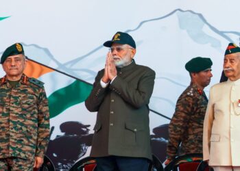 جموں و کشمیر، لداخ میں ترقی کی راہ میں حائل تمام رکاوٹوں کو فتح کریں گے۔ مودی