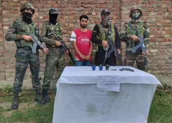 بارہمولہ میں عسکری معاون گرفتار، اسلحہ اور گولہ بارود ضبط