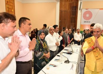 دیہی اور شہری سہولیات میں فرق کو ترجیحی بنیادوں پر ختم کیا جانا چاہئے۔ ایل جی سنہا
