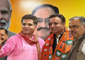 کشمیر میں سیاسی رہنماوں کا پارٹیاں بدلنے کا سلسلہ شروع، غلام نبی آزاد نے کانگریس میں واپسی کو کیا مسترد
