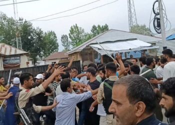 پلوامہ: پی ڈی پی اور نیشنل کانفرنس کے کارکنان کے درمیان ہنگامہ آرائی