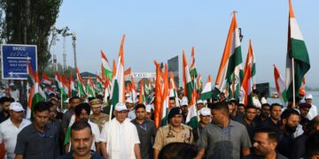 لیفٹیننٹ گورنر نے سری نگر میں ترنگا یاترا کو ہری جھنڈ ی دِکھا کر روانہ کیا