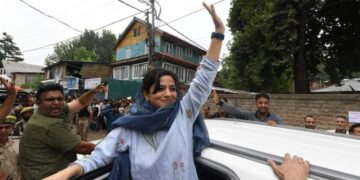 محبوبہ مفتی کی صاحبزادی التجا مفتی نے بھی کاغذات نامزدگی داخل کئے