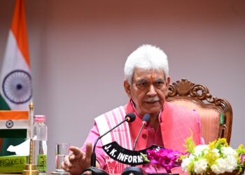 لیفٹیننٹ گورنر نے آرمی وار کالج میں آرمی، بحریہ اور فضائیہ کے افسران سے خطاب کیا