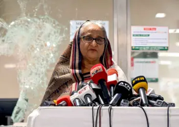 شیخ حسینہ ہندوستان کے راستے لندن کے لیے روانہ ہوں گی: سفارتی ذرائع