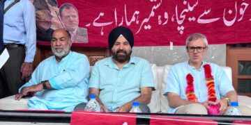 آزاد امیدواروں کوووٹ ڈالنا اور بی جے پی کو ووٹ ڈالنا ایک جیسی بات ہے:عمر عبداللہ