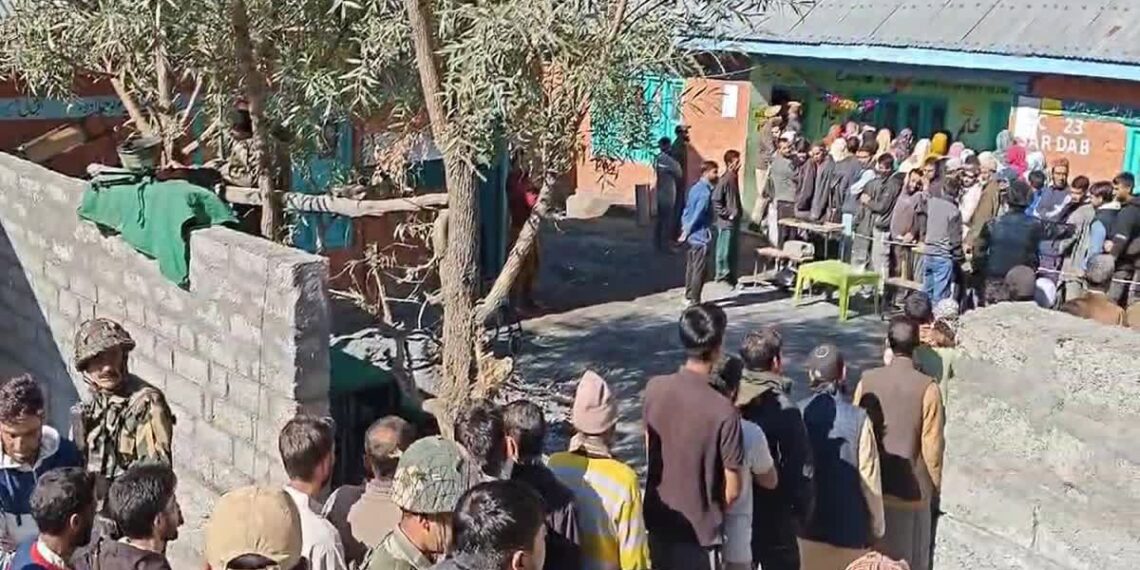 جموں و کشمیر اسمبلی انتخابات 2024: تیسرے مرحلے کا حتمی ووٹر ٹرن آؤٹ 65.65 فیصد تک پہنچ گیا
