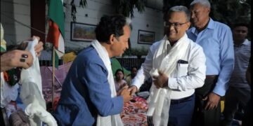 لداخ: سونم وانگچک نے دہلی چلو پد یاترا کے کارکنوں کے ساتھ اپنا انشن ختم کیا