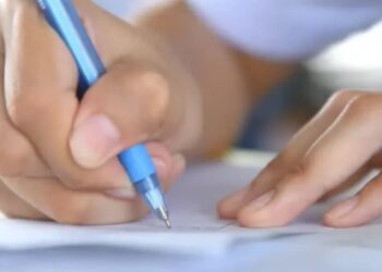 کشمیر میں تعلیمی سیشن دوبارہ اکتوبر-نومبر میں منتقل، کابینہ نے دی منظوری