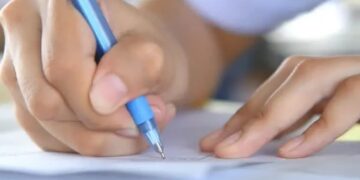 کشمیر میں تعلیمی سیشن دوبارہ اکتوبر-نومبر میں منتقل، کابینہ نے دی منظوری