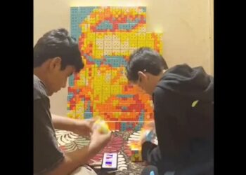 عمر عبداللہ نے بچوں کی روبک کیوبز سے پورٹریٹ بنانے کی تعریف کی