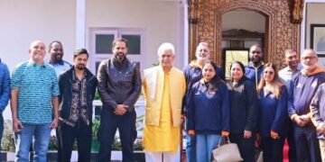 ایل جی سنہا نے راج بھون میں لیجنڈز لیگ کرکٹ کی فاتح اور رنر اپ ٹیموں سے ملاقات کی