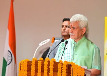 بھاری تعداد میں پُرامن ووٹ ڈال کر کشمیری عوام نے ایک نئی تاریخ رقم کی ہے: منوج سنہا