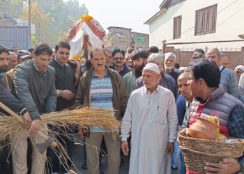 کشمیری پنڈت کی آخری رسومات مسلمانوں نے ادا کی
