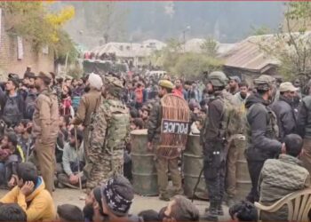 بارہمولہ: فوج میں بھرتی کے لیے ہزاروں نوجوانوں کا ہجوم امڈ پڑا