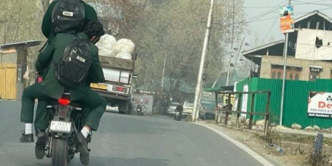 نابالغ طلباء کے لیے اسکولی حدود میں بائیک، گاڑیوں پر پابندی