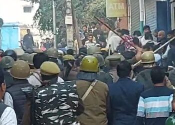 سنبھل میں تشدد: پتھراؤ اور فائرنگ سے 4 نوجوان جاں بحق، انٹرنیٹ سروس 24 گھنٹے کے لئے بند