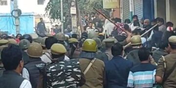 سنبھل میں تشدد: پتھراؤ اور فائرنگ سے 4 نوجوان جاں بحق، انٹرنیٹ سروس 24 گھنٹے کے لئے بند