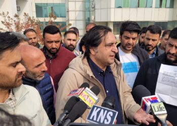 نیشنل کانفرنس کو ہماری قرارداد کی تائید کرنی چاہئے: سجاد لون