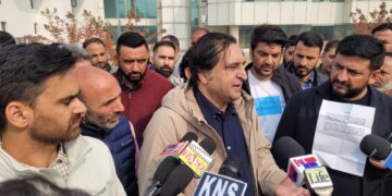 نیشنل کانفرنس کو ہماری قرارداد کی تائید کرنی چاہئے: سجاد لون